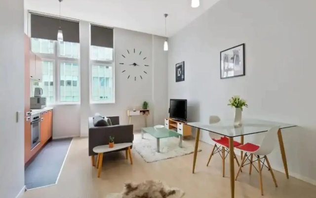 Lively and Stunning Central Apt by Zodiak Stays