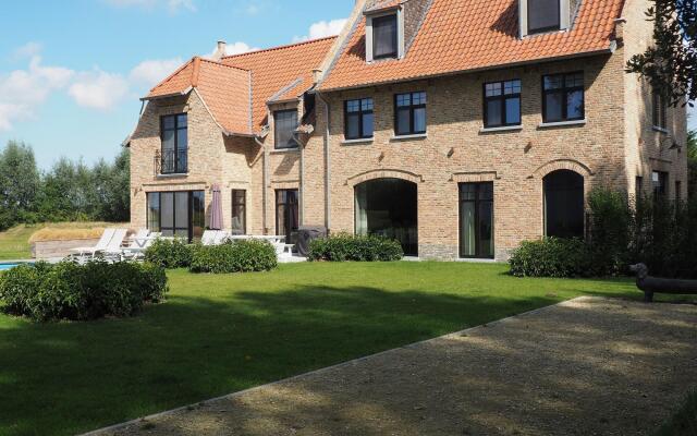 Отель Charmehotel Het Bloemenhof Бельгия, Брюгге - отзывы, цены и фото номеров - забронировать отель Charmehotel Het Bloemenhof онлайн вид на фасад