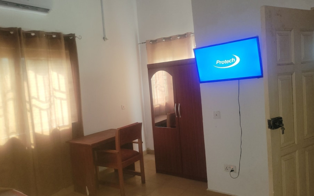 Assembly Hotel - Esiama