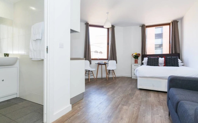 Bright And Modern Studio In Central Liverpool