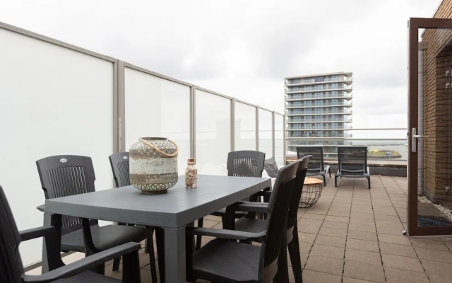 Spacious Apartment in Den Haag near Sea Beach