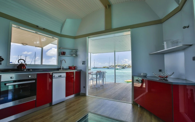 Aqua Lodge
