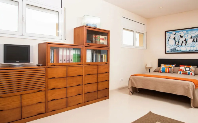 Modern Villa in les Corts With Pool