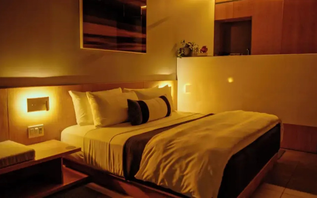 Frame Hotel - SoCo
