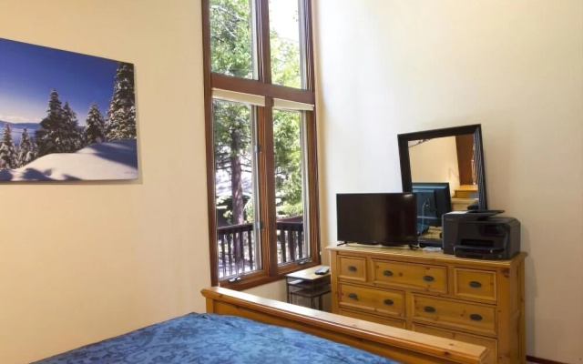 Eagles Perch Lake View Rental Cabin
