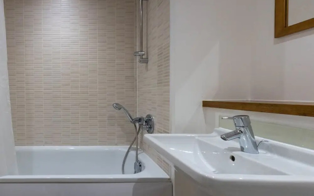 Royal Limehouse Apartment