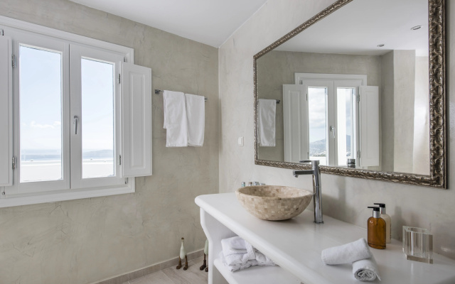 Aqua Luxury Suites