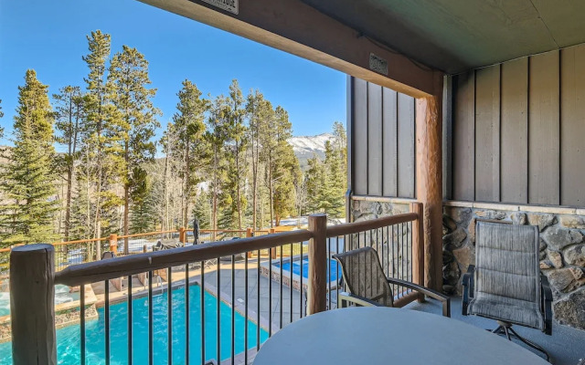 Bluesky 505 4 Bedroom Condo by RedAwning