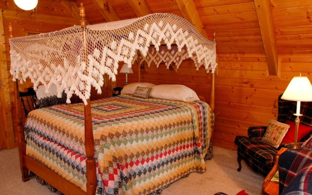 ON THE RIDGE - 3 Br Cabin