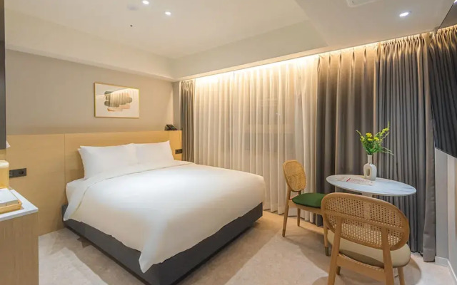 Asherah Villard Aqua Business Hotel