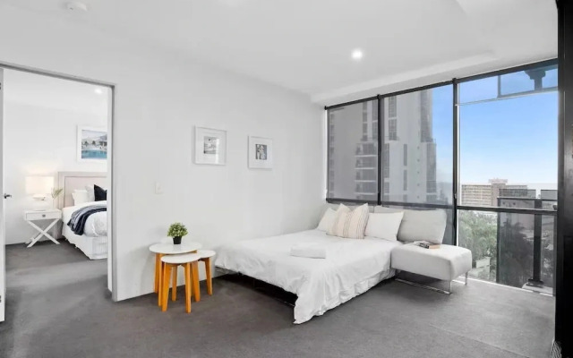 Scenic View 2 Bedroom Apartment - Pools, Gym and Secure Parking