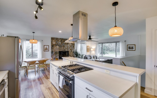 Serene Palmer Home: Walk to Downtown & Riverfront!