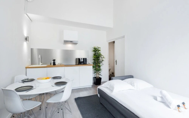 Modern 1 Bedroom Apartment "rue de le Loge"!