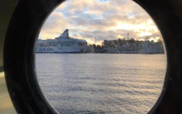 Отель Hotellilaiva Isosaari Hotelboat Isosaari Финляндия, Хельсинки - 1 отзыв об отеле, цены и фото номеров - забронировать отель Hotellilaiva Isosaari Hotelboat Isosaari онлайн комната для гостей