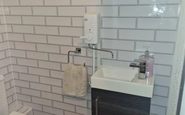 2 Bed Flat - Sleeps 3 - Parking - Wifi
