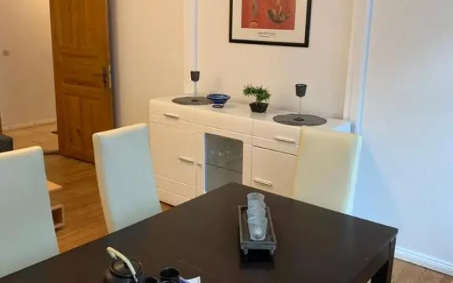 Zentrale 3 Zimmer Altbauwohnung mit Balkon
