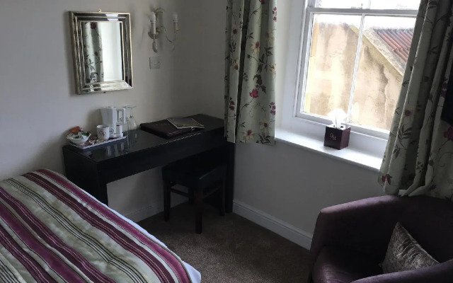Queenswood Hotel