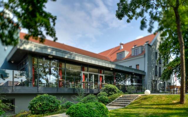 Отель ARTHOTEL Kiebitzberg вид на фасад