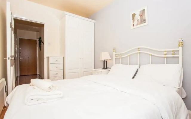 2 Bedroom Apartment 15 Minutes From City Centre