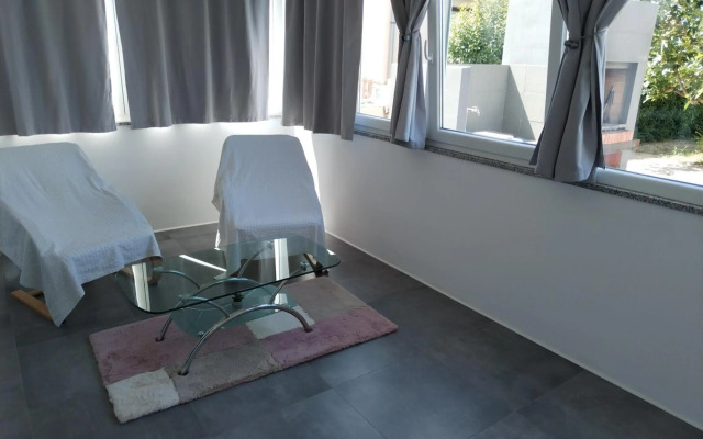 Šjor 2 BDR Apartment w grill