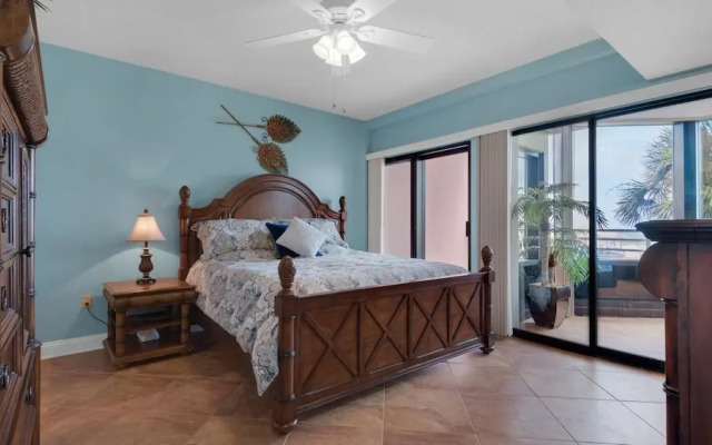 Palm Beach Club 4-127 Parrot-dise Palms