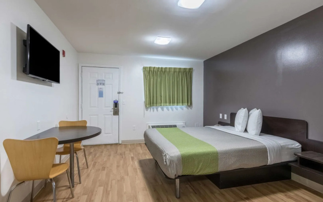 Studio 6 Extended Stay - Savannah, GA