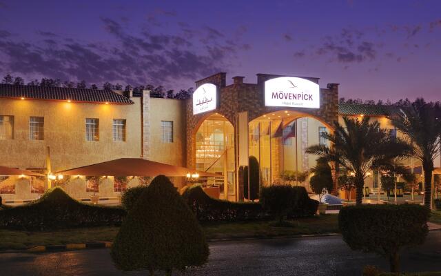 Movenpick Hotel Kuwait вид на фасад