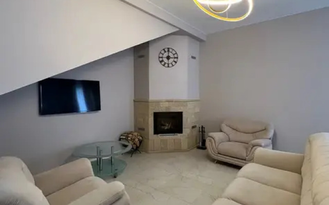 Коттедж Yellow Stone с камином