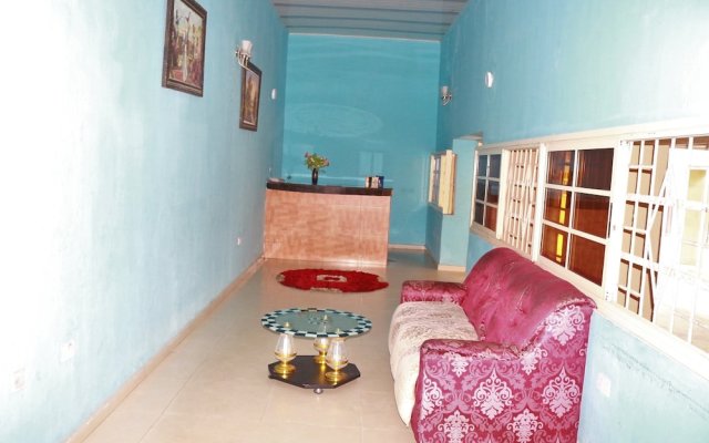 Отель Afara Castle Hotel Нигерия, Калабар - отзывы, цены и фото номеров - забронировать отель Afara Castle Hotel онлайн балкон
