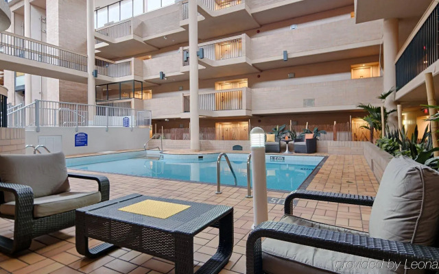 Coast Calgary University Area Hotel by APA