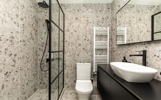 Vista by halu' Spacious City Centre Home