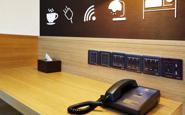 7 Days Premium Anshun Railway Station Square