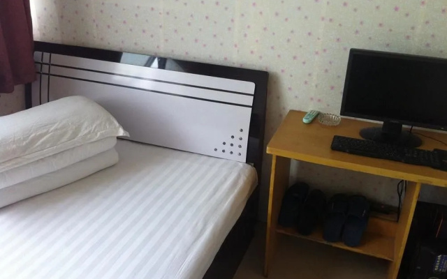 Yueliangwan Fashion Hostel