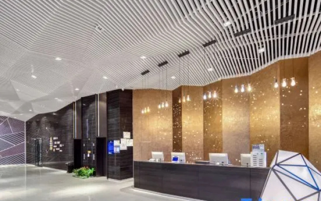 Kelly · N&M Hotel (Guilin North High-speed Railway Station)