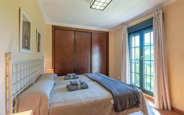 Golfside Stay for 5 Guests