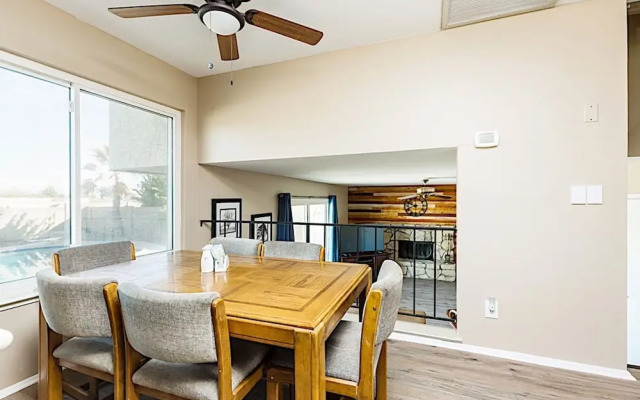Shadow Mountain Retreat 4BR by Casago