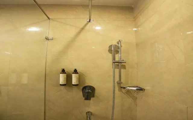 HUE GUH The Porto Candolim