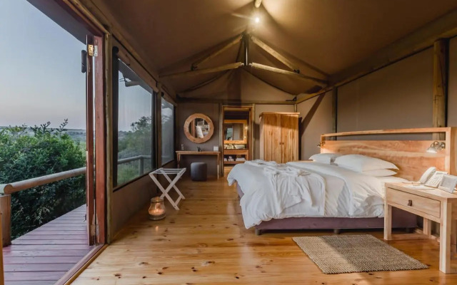 Hlosi Game Lodge