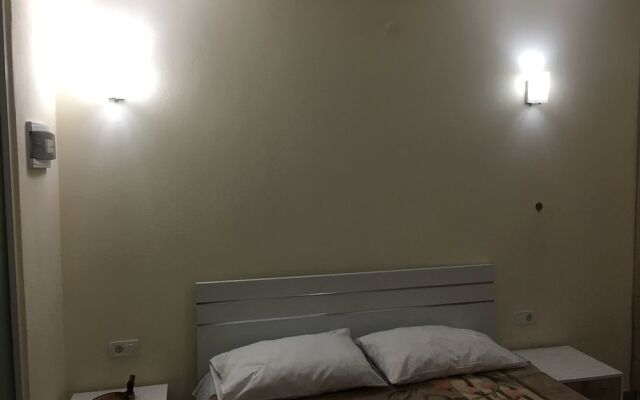 Отель Tirana Apartment Албания, Тирана - отзывы, цены и фото номеров - забронировать отель Tirana Apartment онлайн комната для гостей