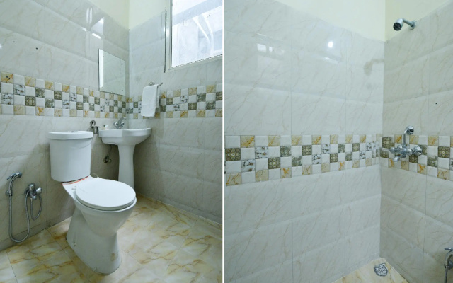 OYO 22966 Hotel Raj Niwas
