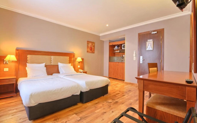 121 Paris Hotel