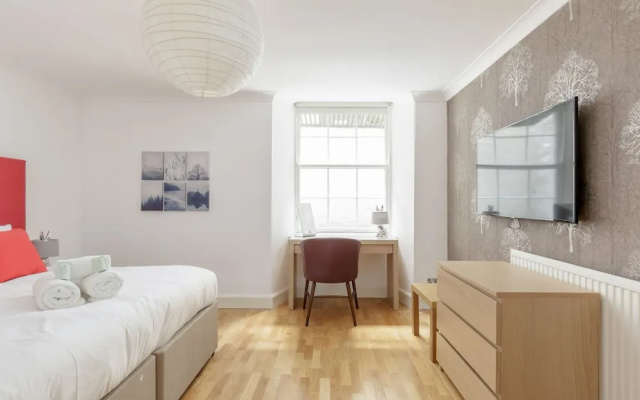 Elegant ground-floor 3BR New Town Apt w/ Garden