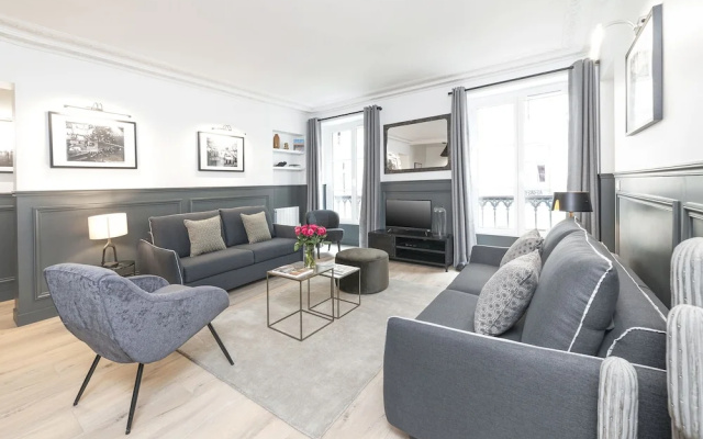 Luxury 3BDR Le Louvre II by Livinparis