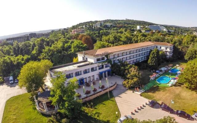 Отель Chaika Hotel Болгария, Св. Константин и Елена - отзывы, цены и фото номеров - забронировать отель Chaika Hotel онлайн вид на фасад