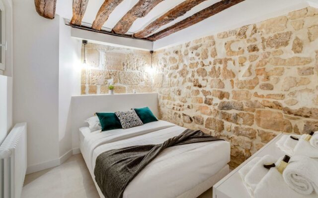 Отель Spacious and Charming Flat on île de la Cité Франция, Париж - отзывы, цены и фото номеров - забронировать отель Spacious and Charming Flat on île de la Cité онлайн комната для гостей