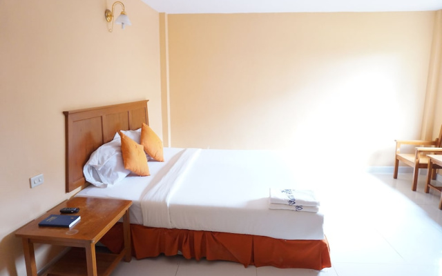 Sri Chumphon Hotel