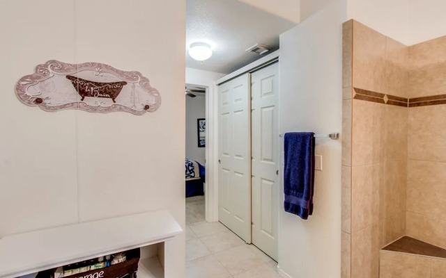 Southern #1064 - 2 Br condo by RedAwning