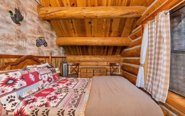 The Log Home Quintessential Log Cabin in Ynp!