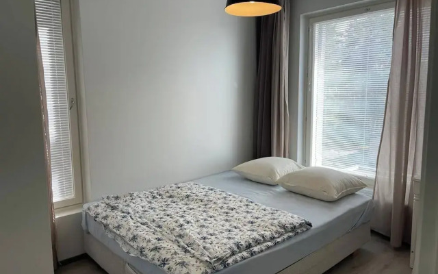 Room-cozy 3 Bedroom Apartment in Heart o
