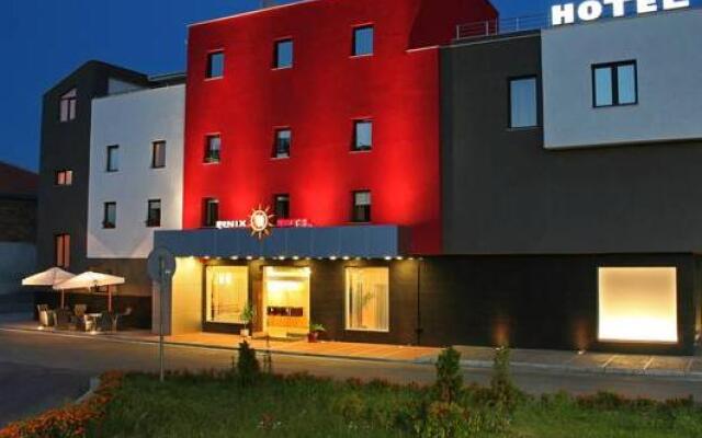 Отель Finix Болгария, Сандански - отзывы, цены и фото номеров - забронировать отель Finix онлайн вид на фасад